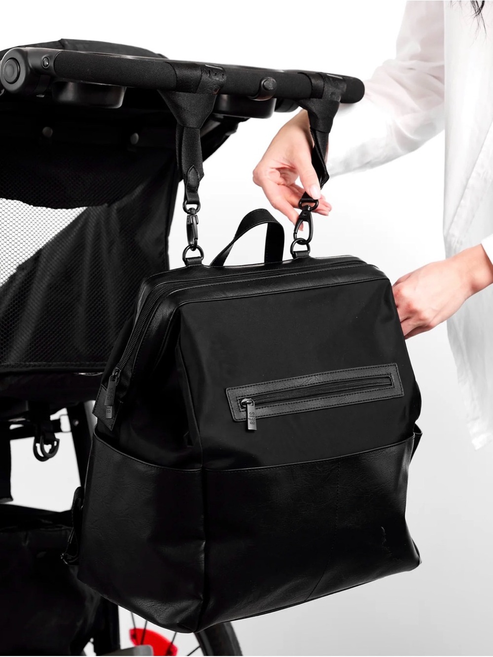 BÉIS The Backpack Diaper Bag - Picture 4 of 8